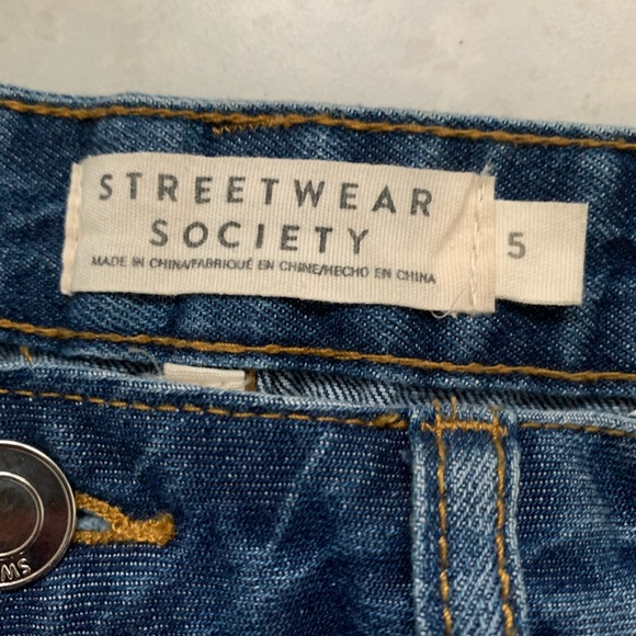 MOM JEANS BRAND NEW - Picture 2 of 2